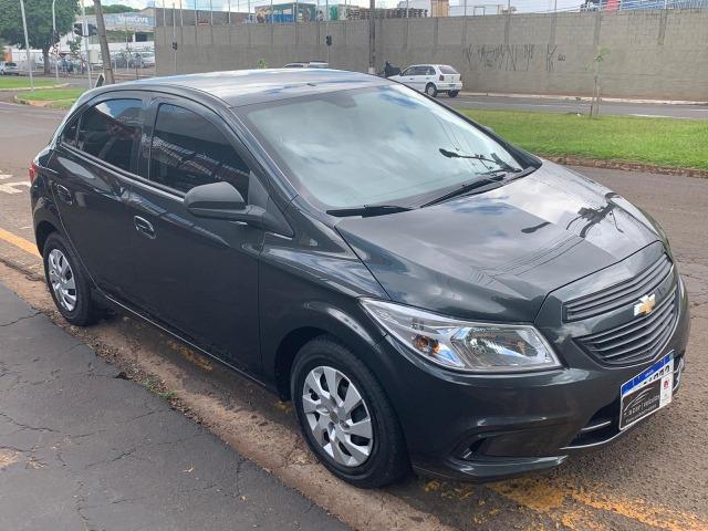 Onix 1.0 Joy 2017 - Apenas 45.000 km - Impecável - Leia texto - Foto 3