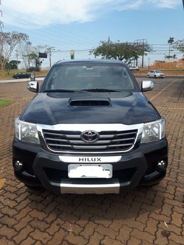 PICK-UP HILUX ANO 2015