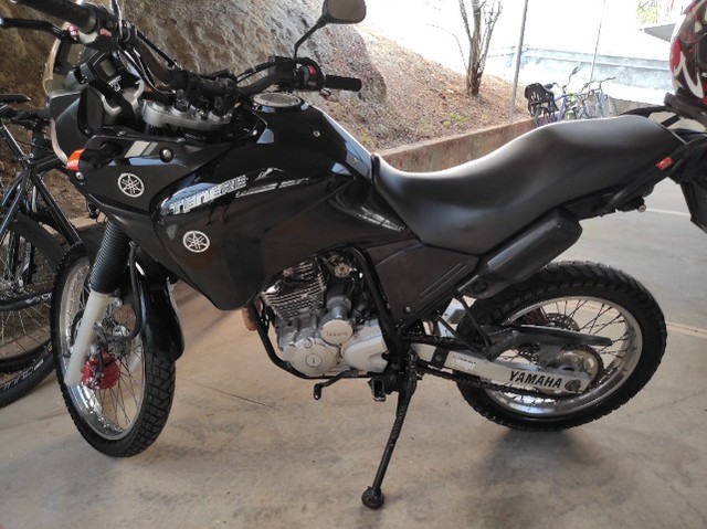 TENERE 250 PRETA 2011