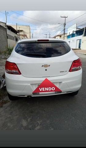 CARRO ONIX