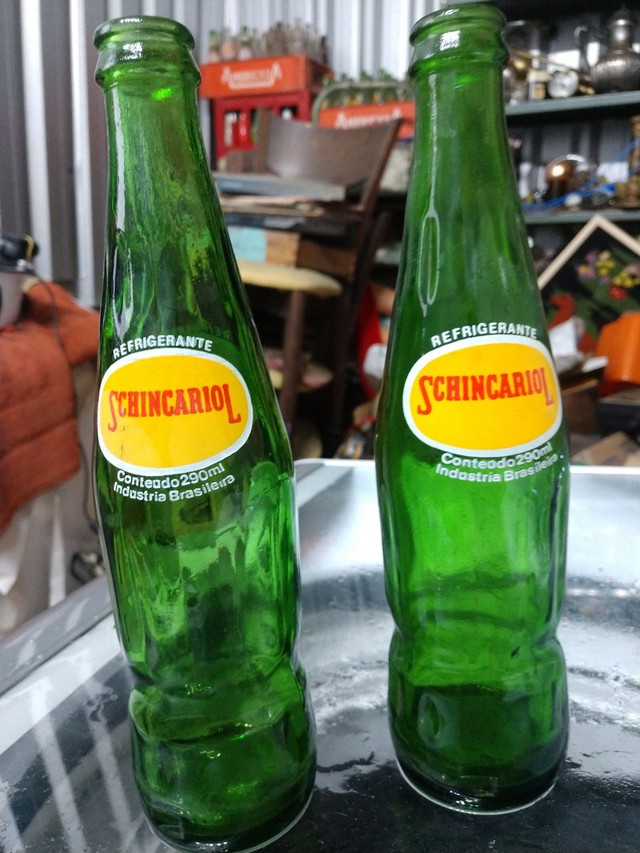 Duas garrafas refrigerante Schincariol antiga - Foto 3