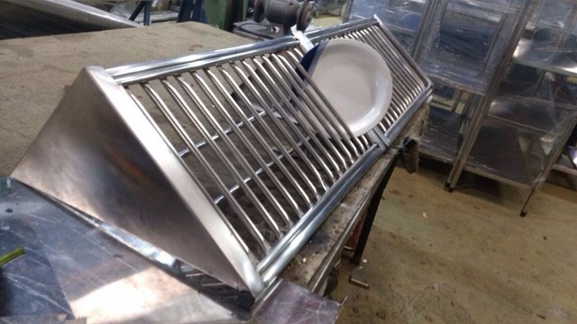 Prateleira industrial em açõ inox escovado com mão francesa sob medida - Foto 4