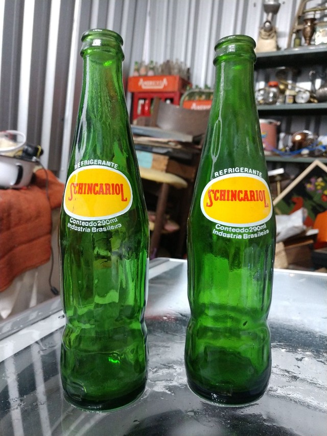 Duas garrafas refrigerante Schincariol antiga - Foto 4