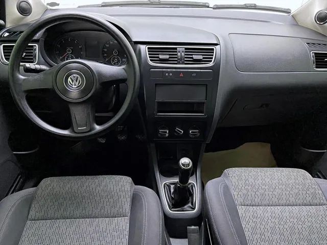 VOLKSWAGEN FOX 1.0 MI 8V TOTAL FLEX 4P 2013 - Foto 6