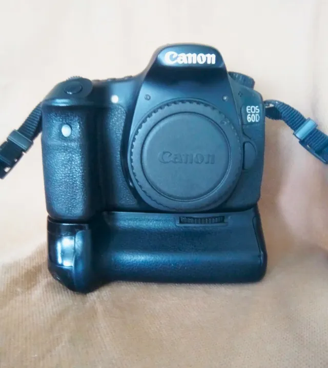 Câmera Canon EOS 60D + Grip com 21K cliks