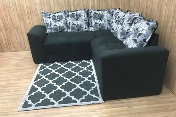 Sofá de Canto/ Suede Preto com Floral - Foto 2