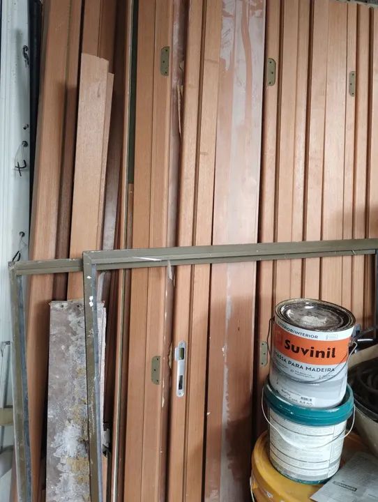 Portas de madeira em ótimo estado