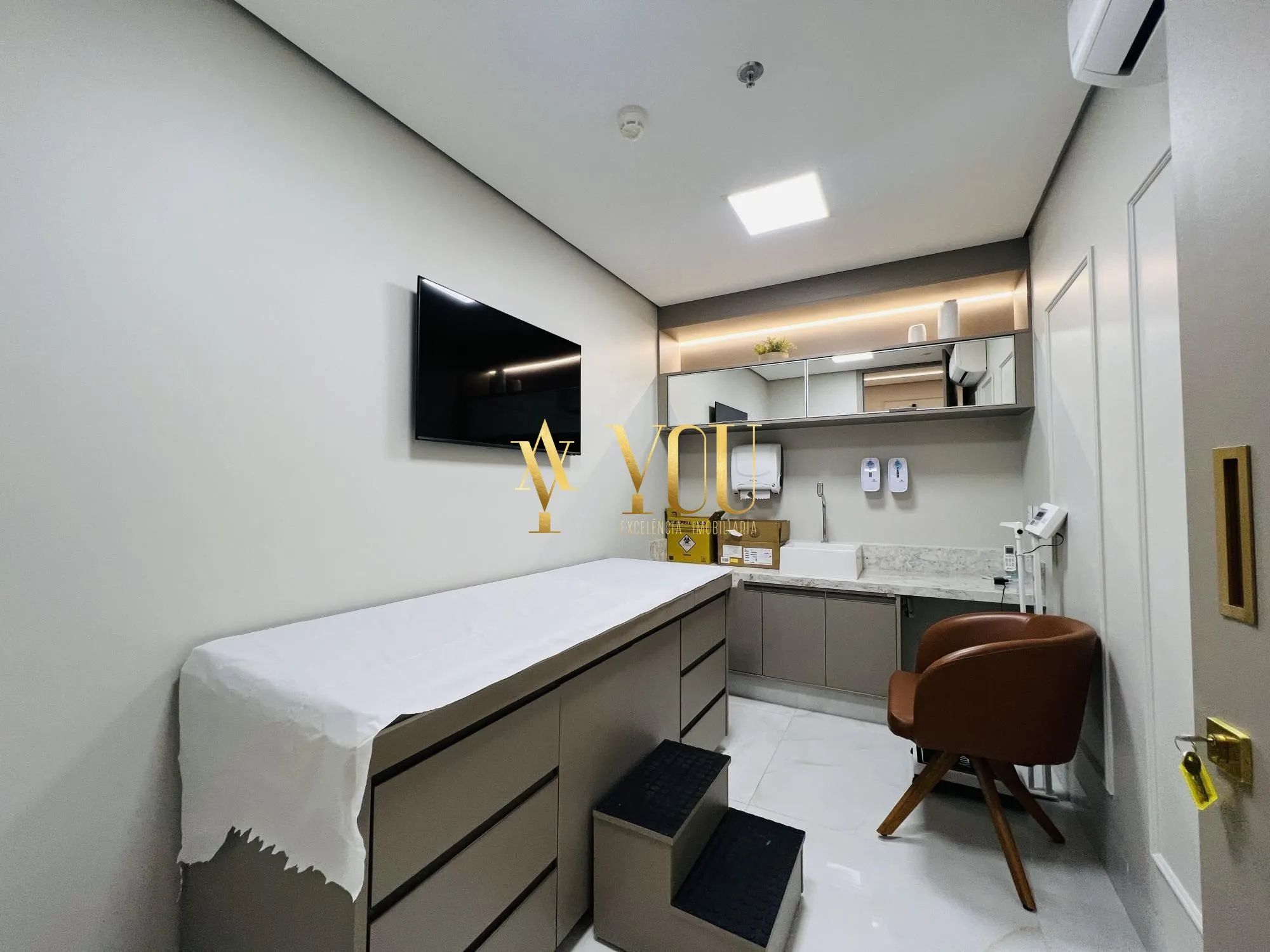 Impecável Consultório Médico em Clínica Luxuosa no Órion Complex. Aluguel por Pe - Foto 8