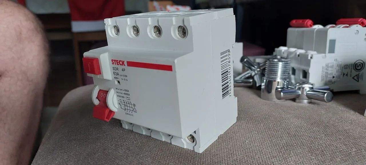 Interruptor Diferencial Residual Tetrapolar 400V 63A 30Ma SDR46330 Steck usado - Foto 4