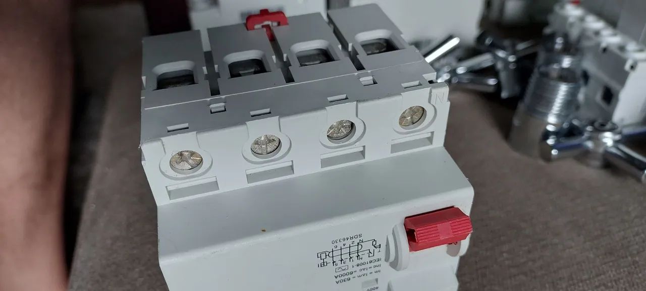 Interruptor Diferencial Residual Tetrapolar 400V 63A 30Ma SDR46330 Steck usado - Foto 3