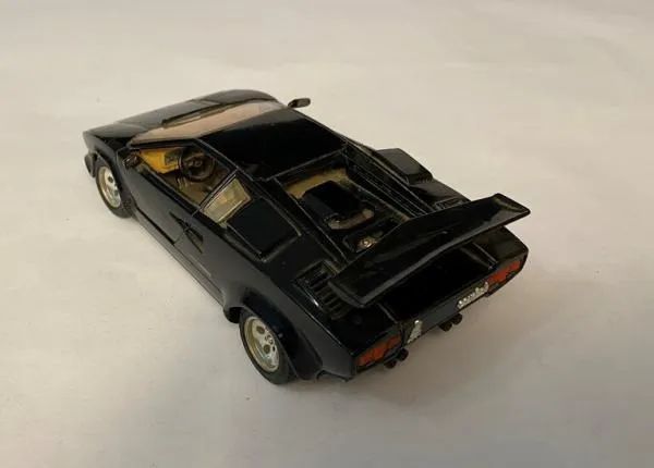 Miniatura Lamborghini Countach 1988 Bburago 1/24 - Foto 2
