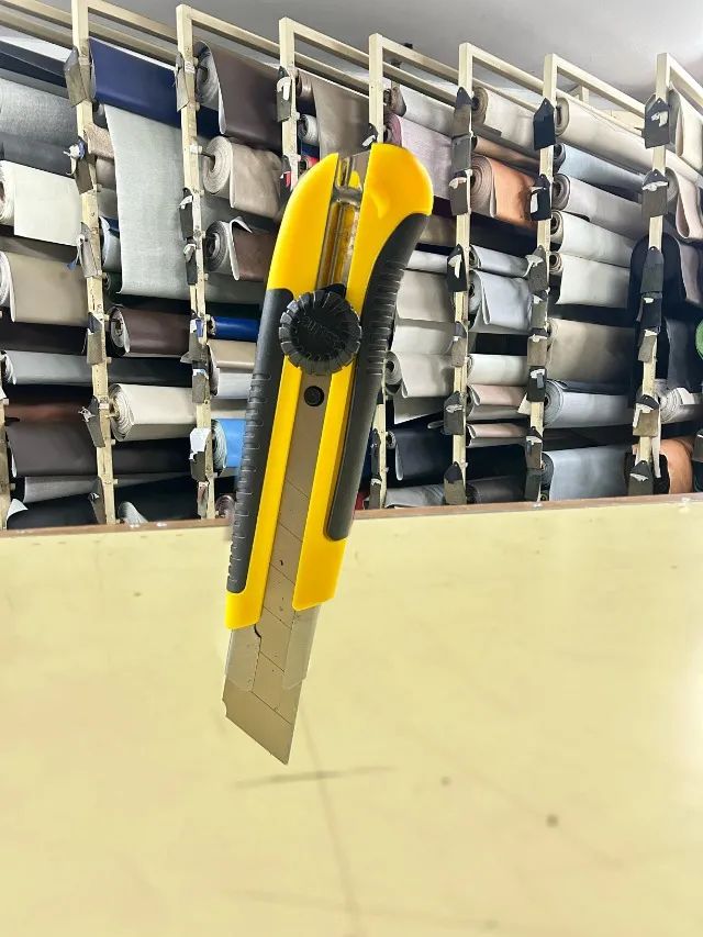 Estilete 25mm Profissional - Novo Corpo em Metal - Grip Emborrachado - Foto 2