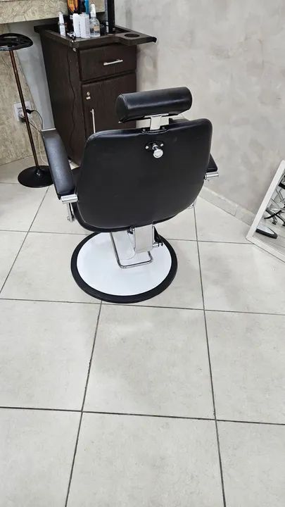 Cadeira de Barbeiro Takara Belmont- Ótima para seu Salão! - Foto 2