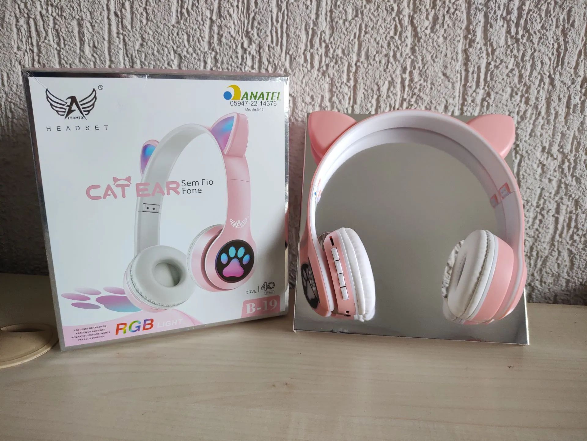 Fone de Ouvido Bluetooth Cat Ear com RGB - Novo