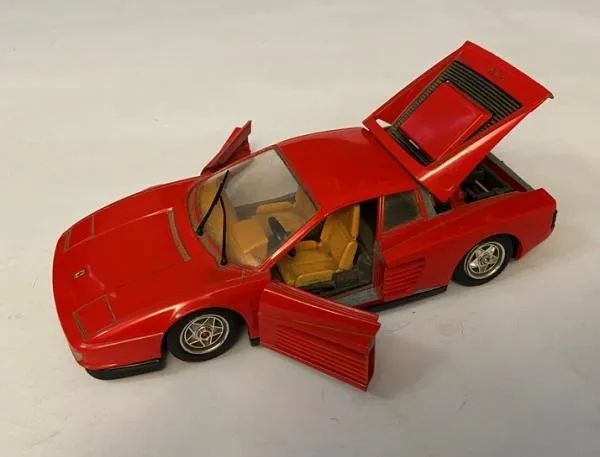 Miniatura Ferrari Testarossa 1984 Bburago 1/24 - Hobbies e