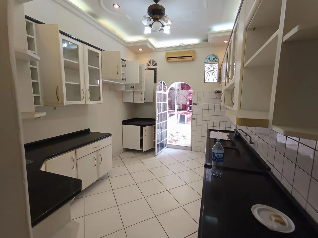 //Casa com quintal e garagem no Ajuricaba - Financia 