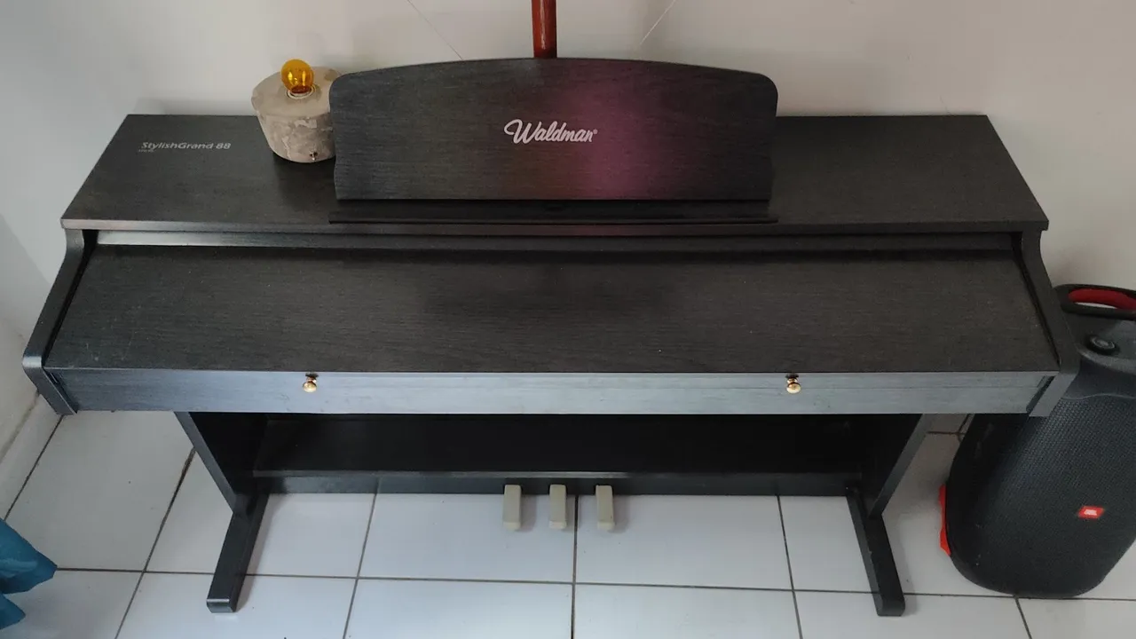 Teclado / Piano Digital Waldman Stylish Grand 88 - Ótimo estado!