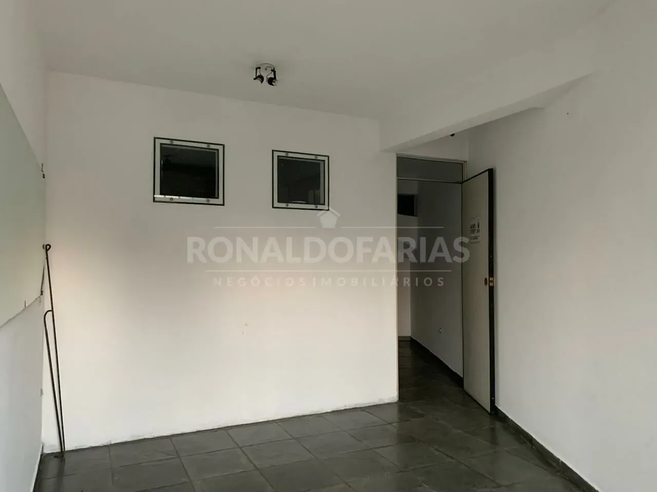 Sala comercial para locação com 40m² na região de Interlagos.