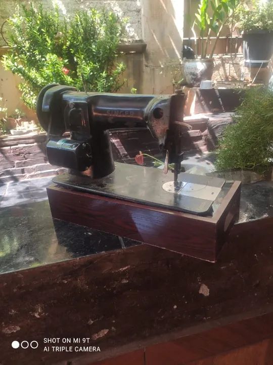 Máquina de costura Singer antiga pedal
