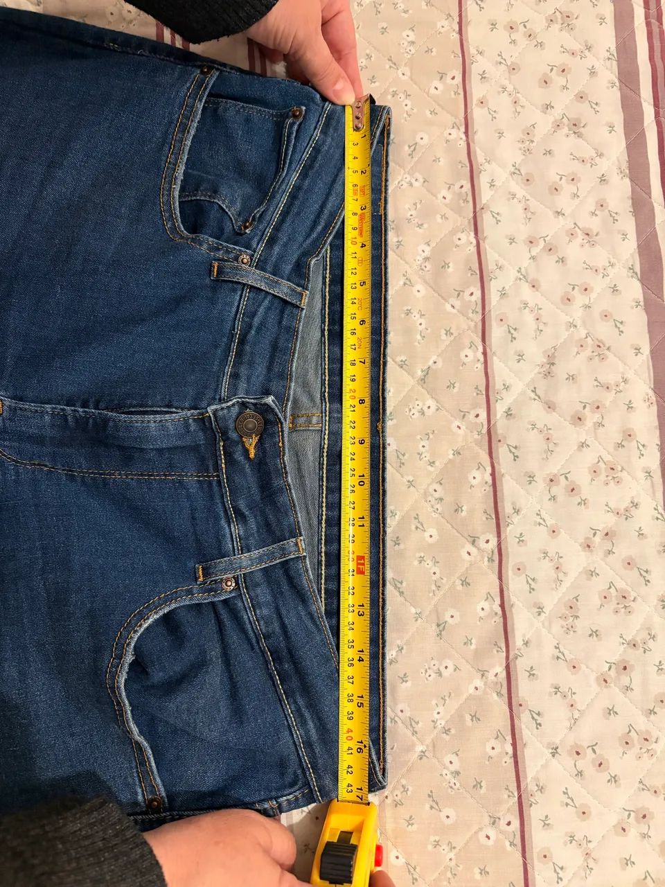 2 Calças Jeans Levis 725 High Rise Bootcut (46/48) - Foto 3