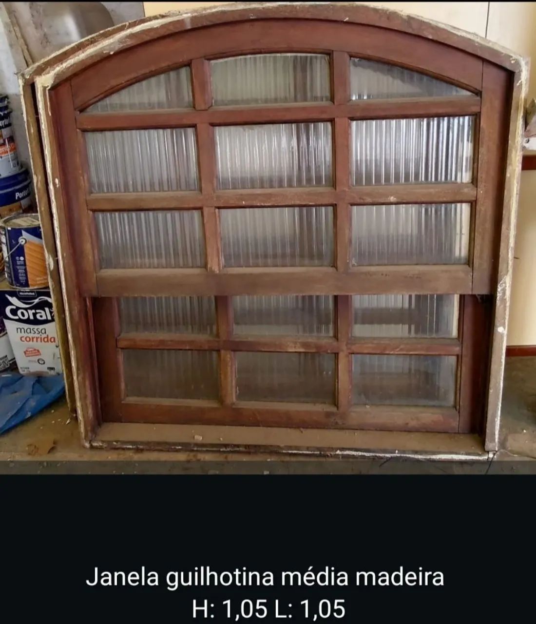 Janela guilhotina madeira e grades de ferro colonial  - Foto 2