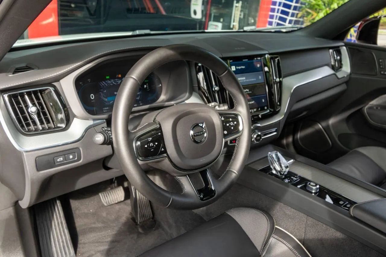 Volvo XC-60 T-8 Pol. Eng. 2.0 AWD (híbrido) 2024 - Foto 8