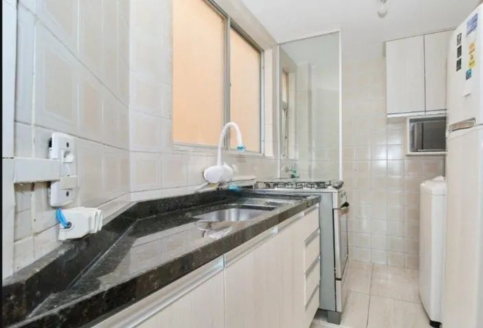 VENDO APTO COM SACADA NO CENTRO e aceito troca por casa de praia em SC - Foto 3