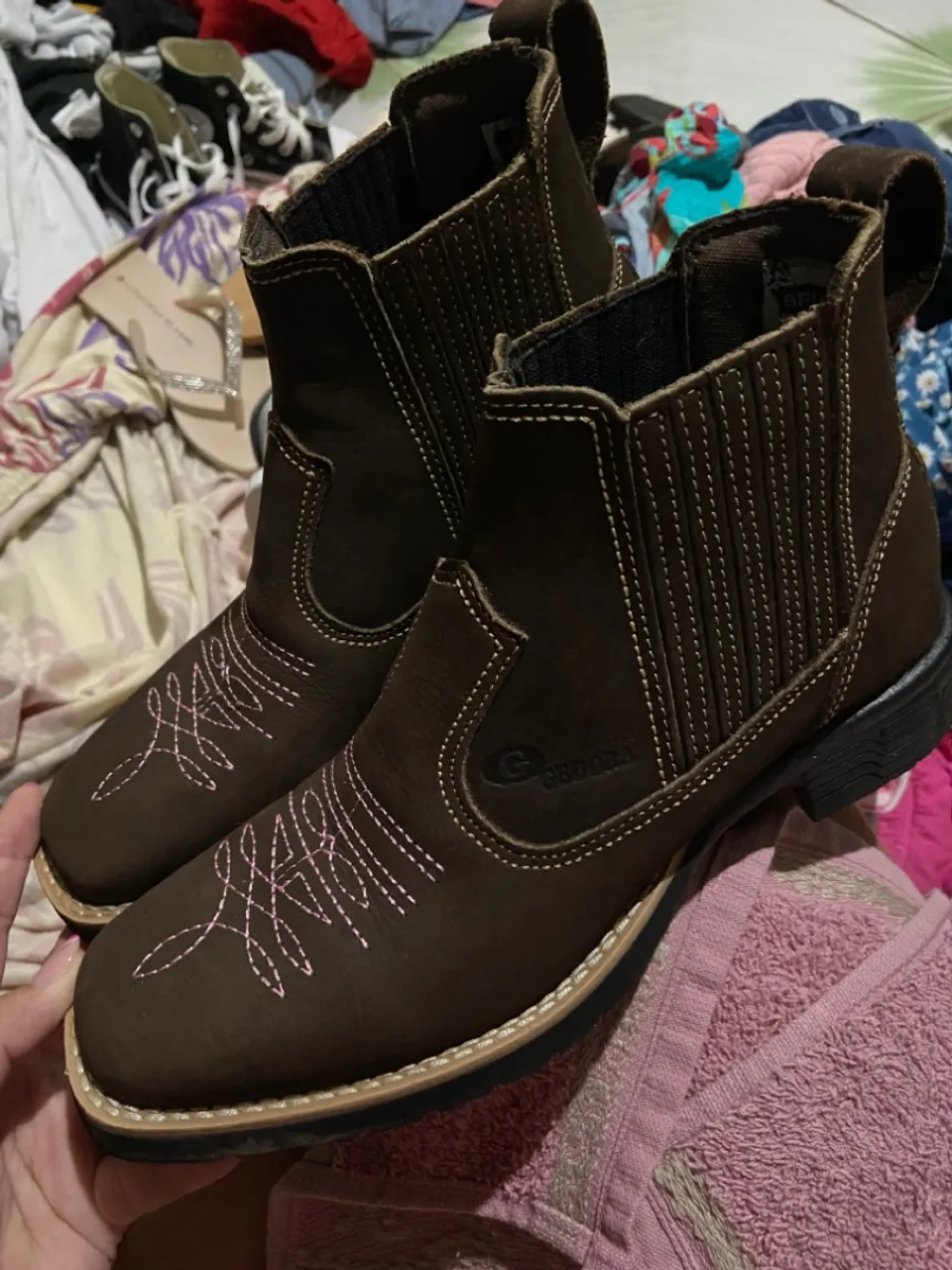 Botas Texanas em Couro Marrom