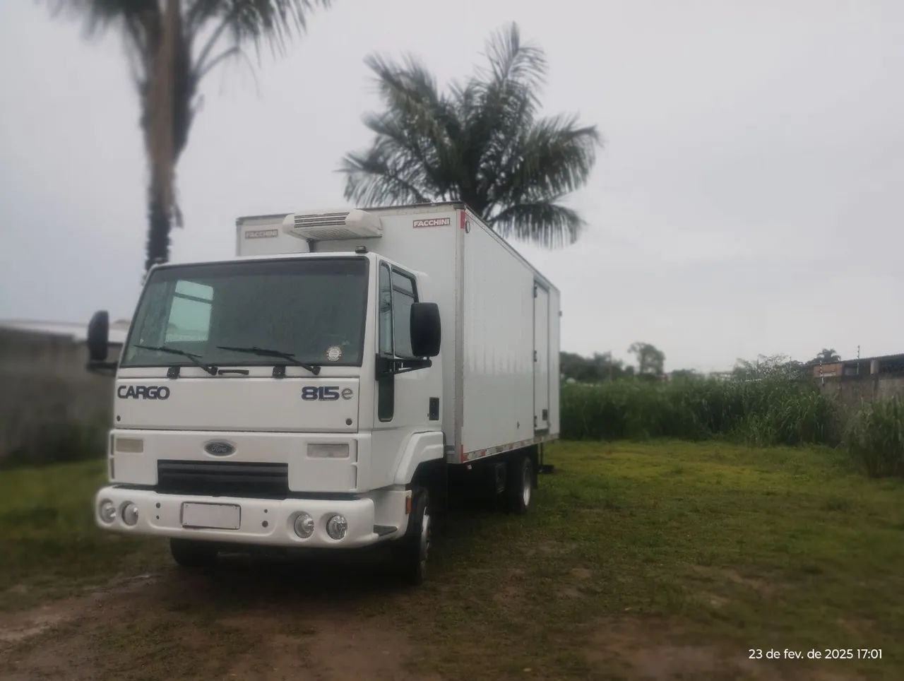 Caminhão Ford Cargo 815E - Baú Refrigerado quitado - Foto 3