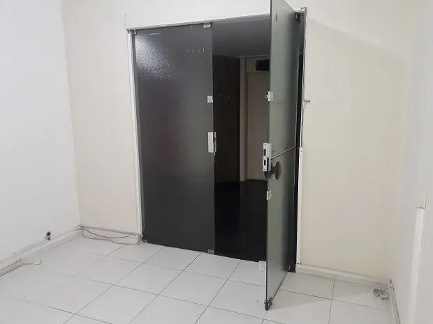 SALA COMERCIAL NO CENTRO PARA ALUGAR / 34 M2 / PRÉDIO DE NÍVEL / PONTO PRIVILEGIADO / METR - Foto 5
