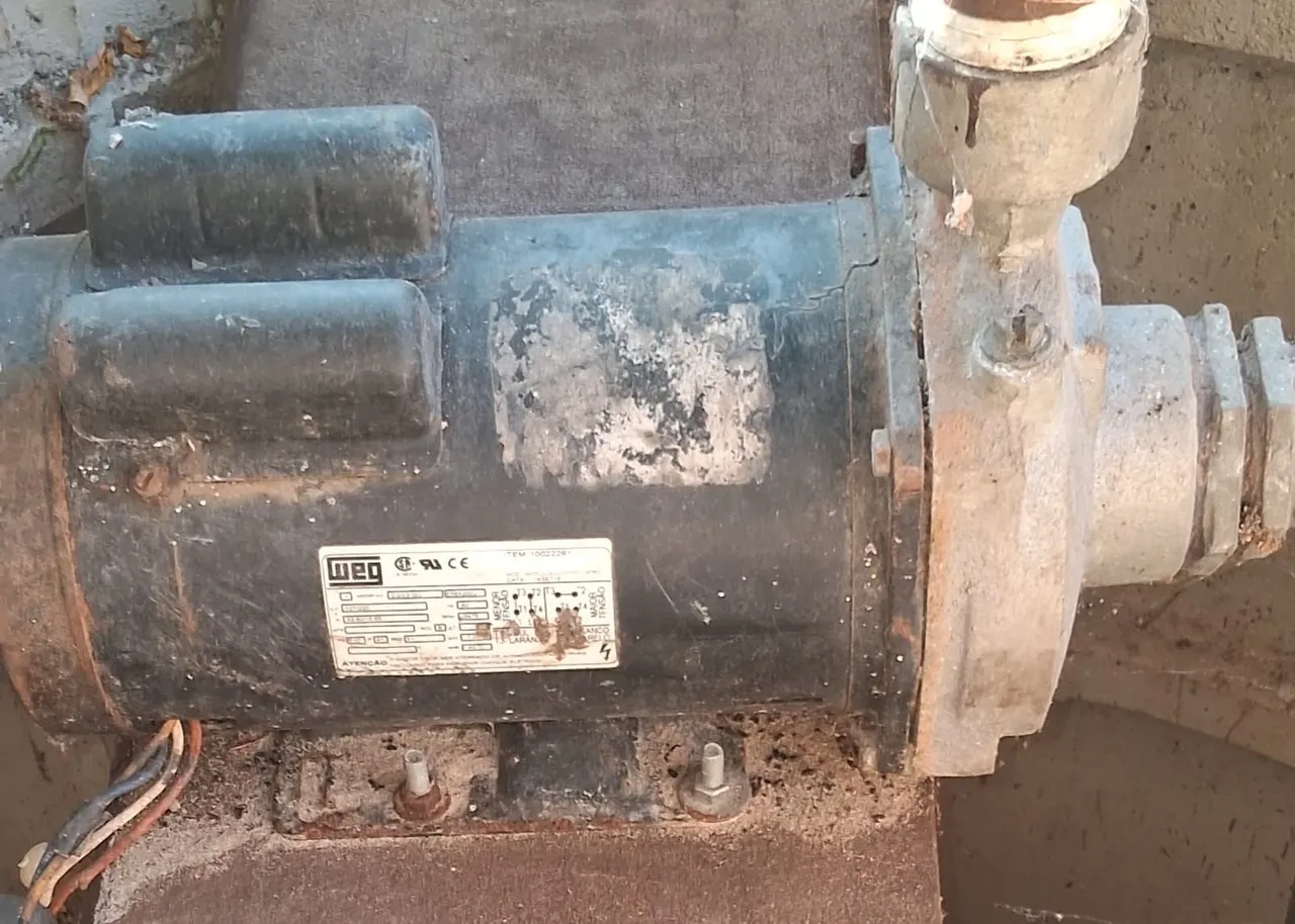 VENDO MOTOR BOMBA DA MARCA WEG DE 3CV MONOFASICA, QUALQUER INFORMAÇÃO LIGAR: *