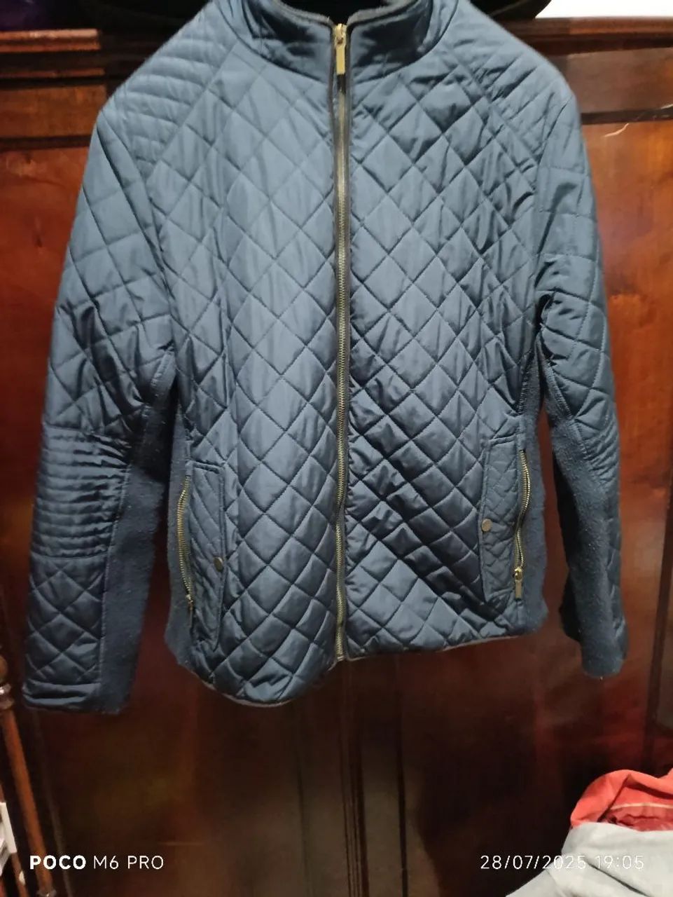 Jaqueta acolchoada azul marinho blusa cinza fofinha - Foto 5