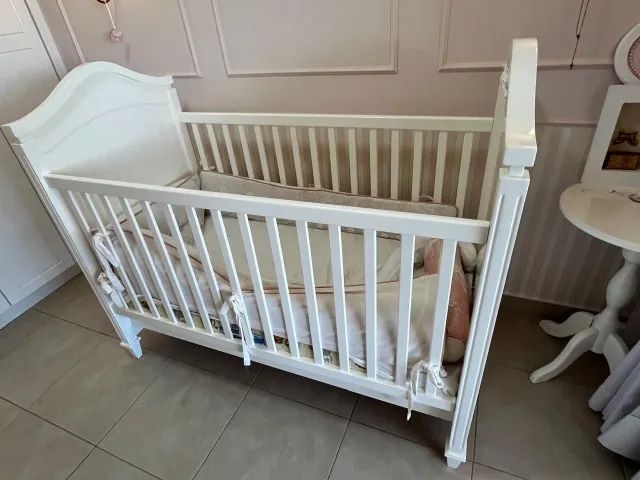 BERÇO PROVENÇAL EM LACCA E MADEIRA MACIÇA64385929214211121