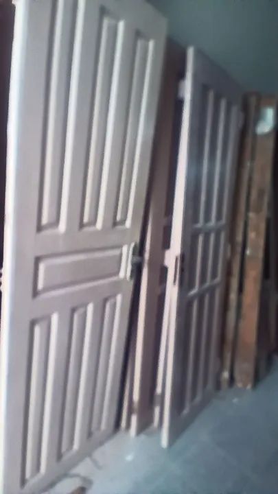 Porta de madeira maciça para área externa - Foto 3