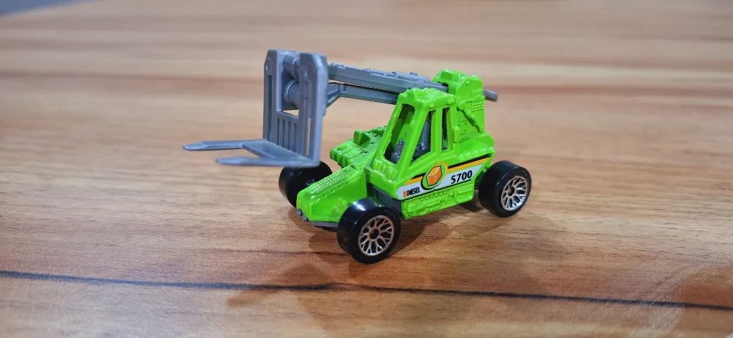 Matchbox Lift Truck - Buried Treasure Series 2005 (Loose)