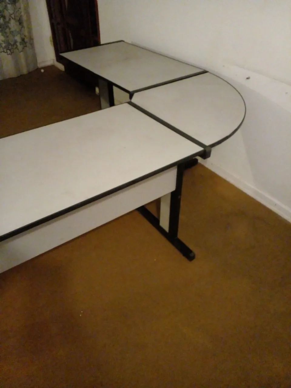 Mesa de escritório  em L 90 graus conservada! - Foto 3