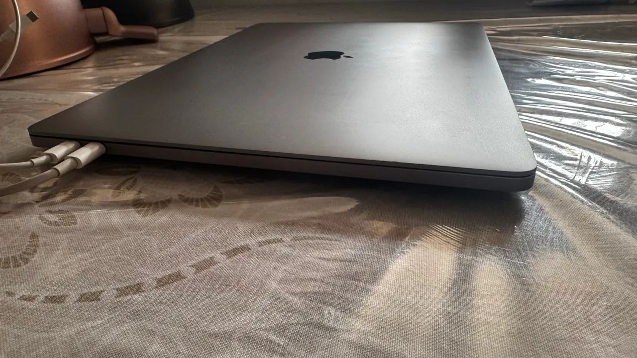 macbook pro 16 i7