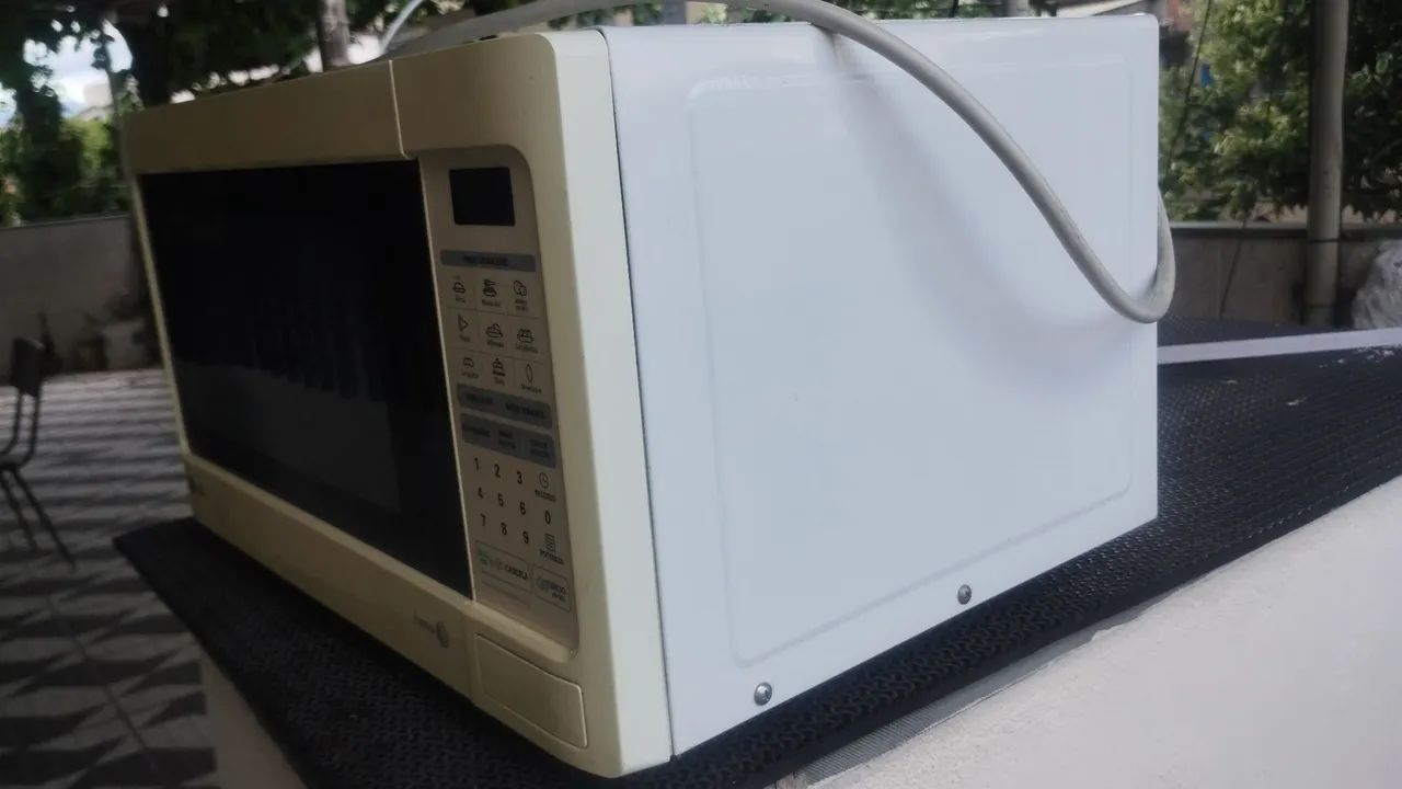 Micro-ondas LG Twave - Usado - Foto 3