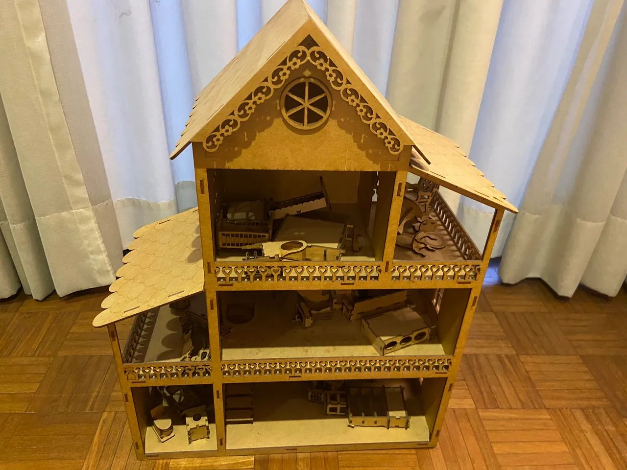 Casinha madeira brinquedo com móveis 
