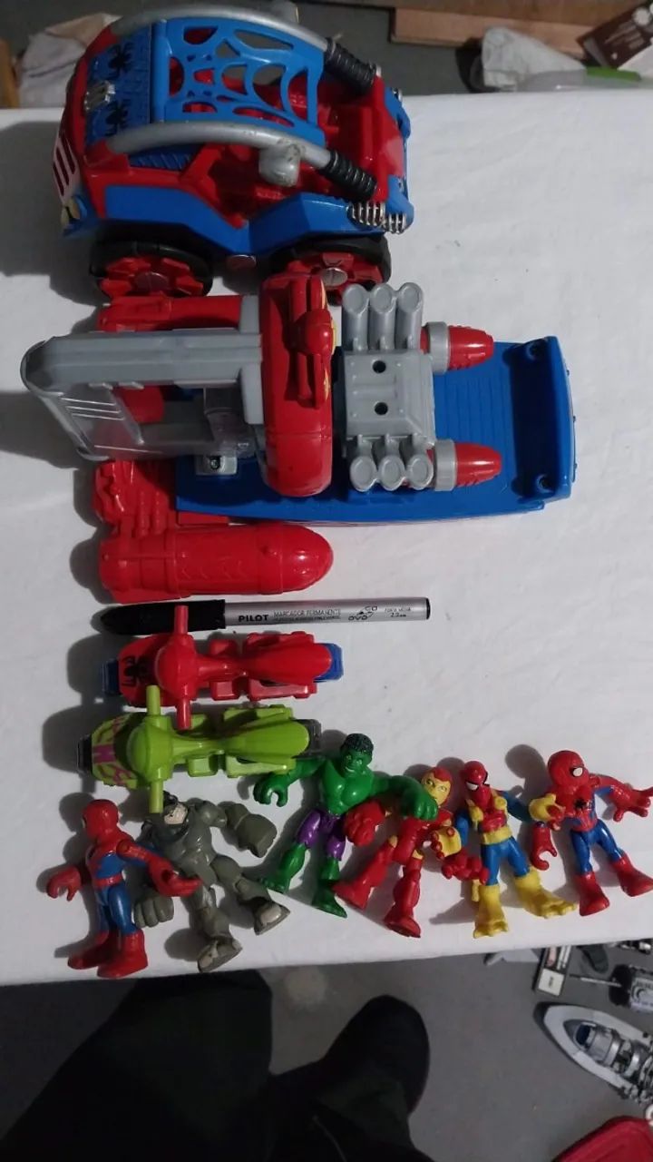 Lote Hasbro - Homem Aranha e equipamentos + amigos  - Foto 3