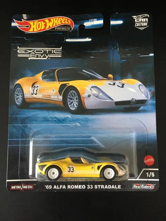 Hot Wheels - Alfa Romeu 33 Stradale 69 Amarelo - HCJ91