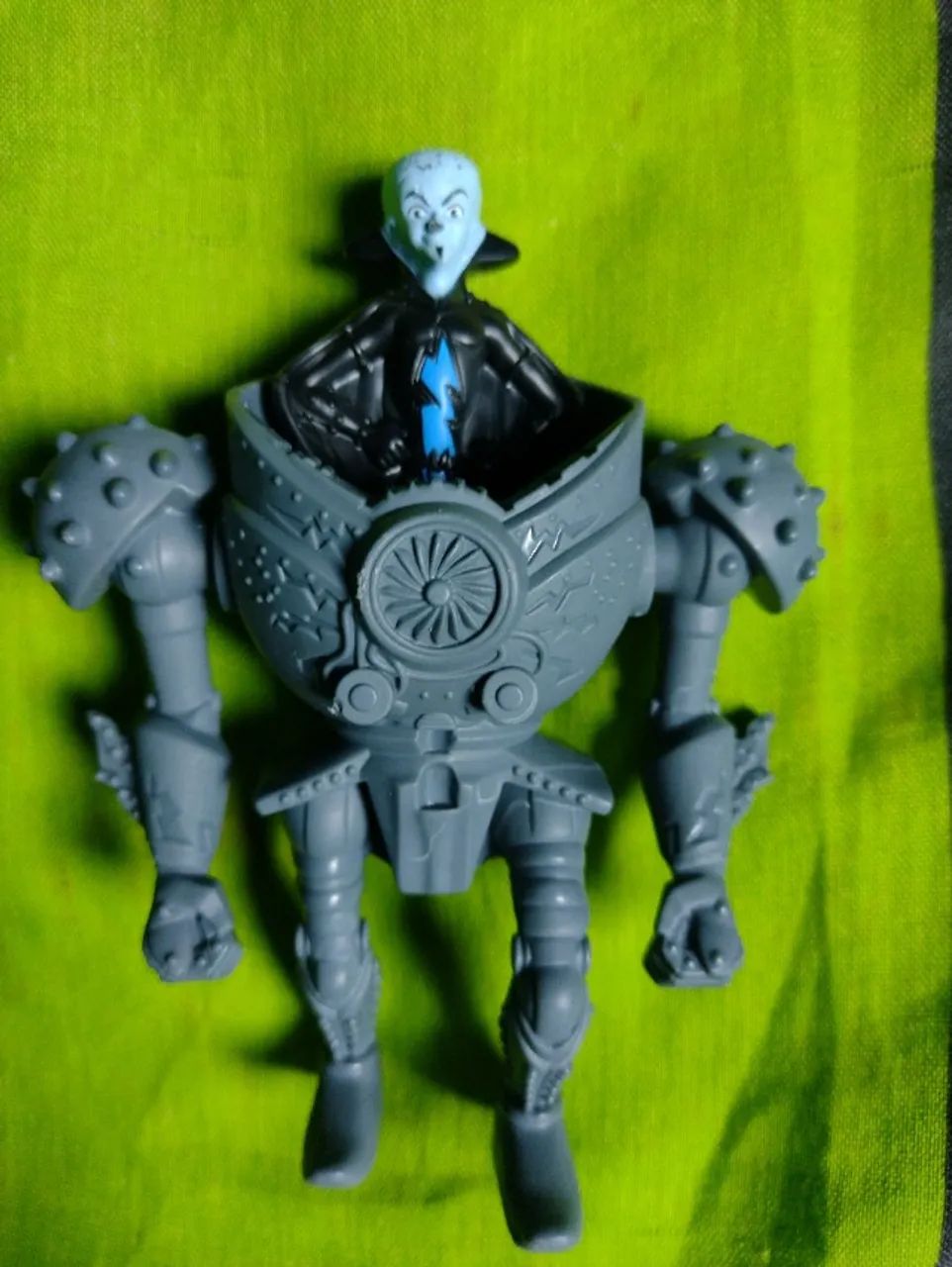 LOTE COM 4 BONECOS VARIADOS - BEN 10, COPA 2014, THUNDERCATS E MEGAMENTE - Foto 4