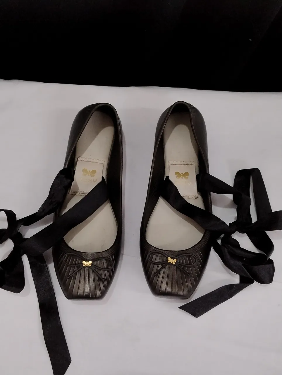 Sapatilha Zaxy feminina com laço e detalhe dourado - Elegância e estilo