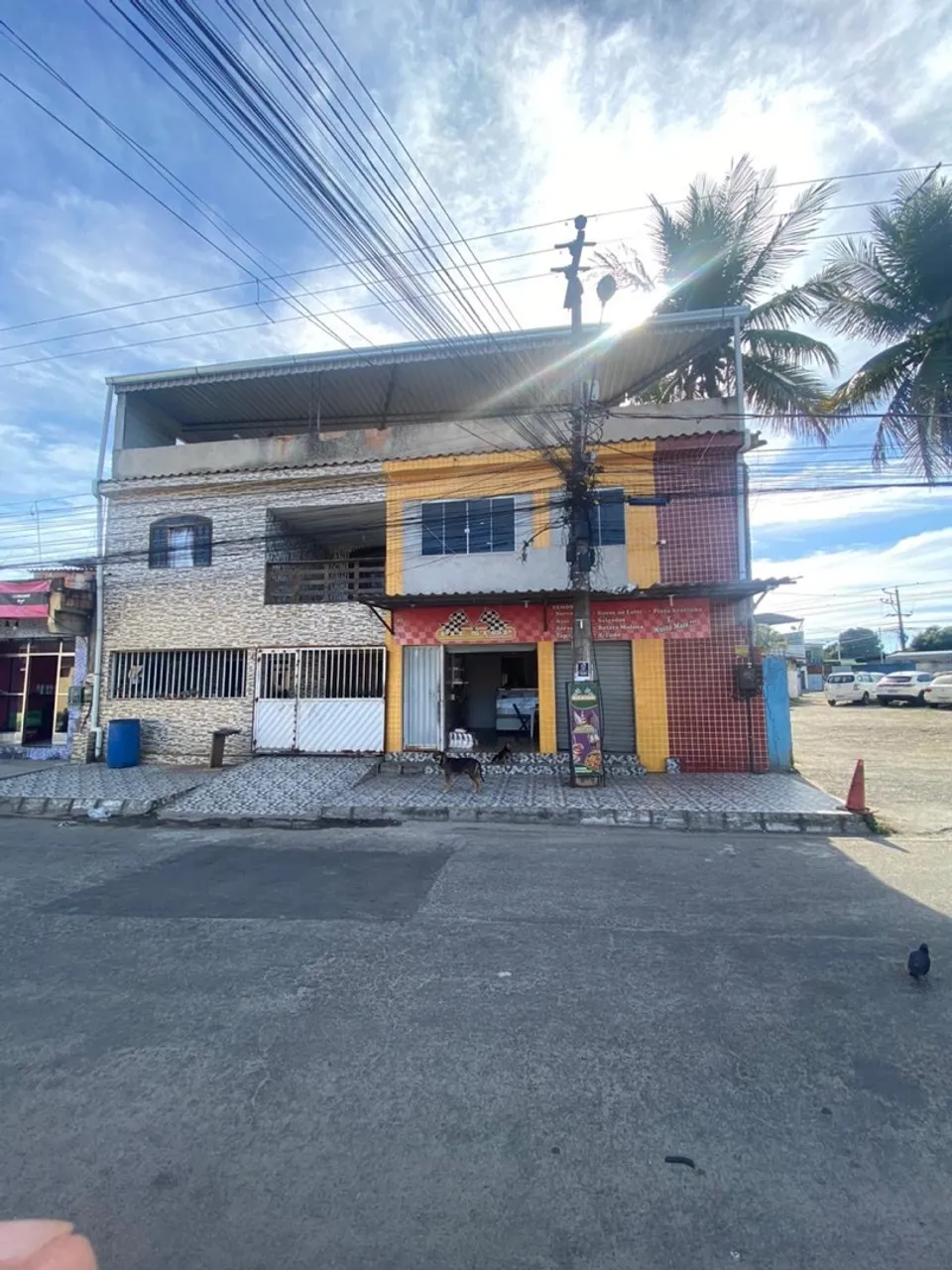 Casa com loja comercial separada
