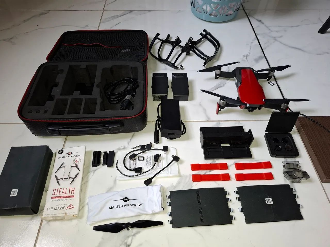 Drone DJI Mavic Air com acessórios