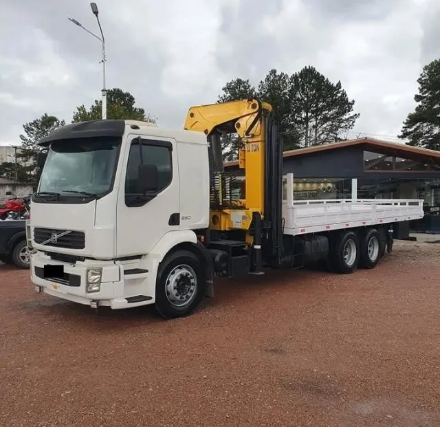 volvo vm 260 6x2 ano 2010 munck Luna 43.