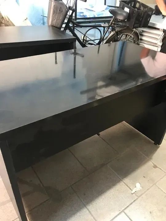 Vende-se mesa de escritório usada medindo 1,30 x 65cm - Foto 4