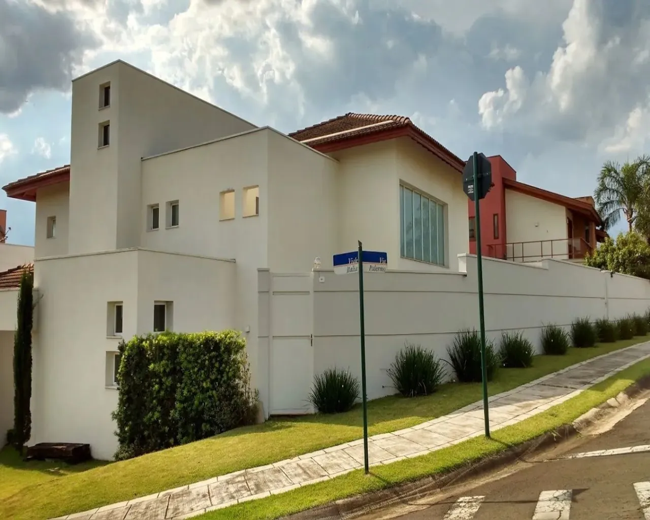 INDAIATUBA - 6 SUITES - 4 VAGAS - PISCINA E CHURRASQUEIRA - NUM DOS MELHORES CONDOMÍNIOS D