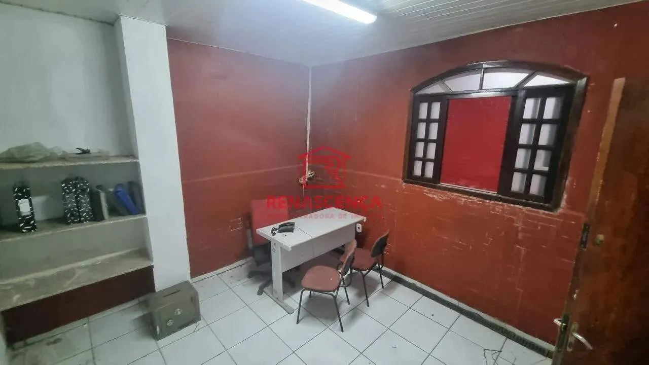 Loja na Avenida Monsenhor Félix em Irajá.