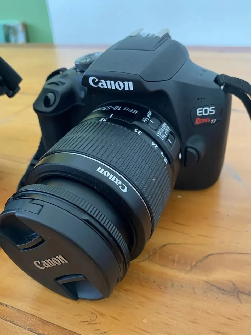 Canon EOS Rebel T7 - seminova com lente e carregador